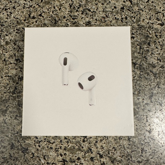 APPLE AIRPODS 3RD GENERATION Wireless Earbuds & Charging Case MME73AM/A - Picture 1 of 7